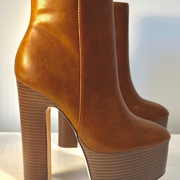 JustFab Perry Platform Heeled Bootie 5inch heel - Picture 2 of 6